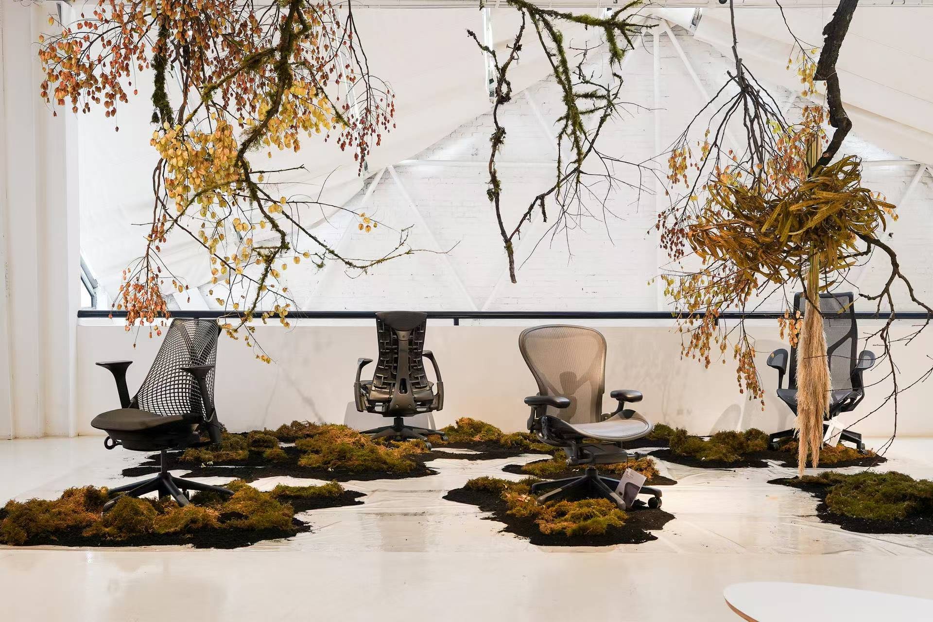 POM成都举办夏日特展 ——探索生活与设计的无限可能pg模拟器电脑版Herman Miller携手YE(图4)
